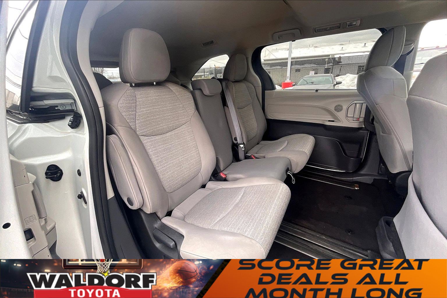 Used 2023 Toyota Sienna LE w/ LE Plus Package image 32
