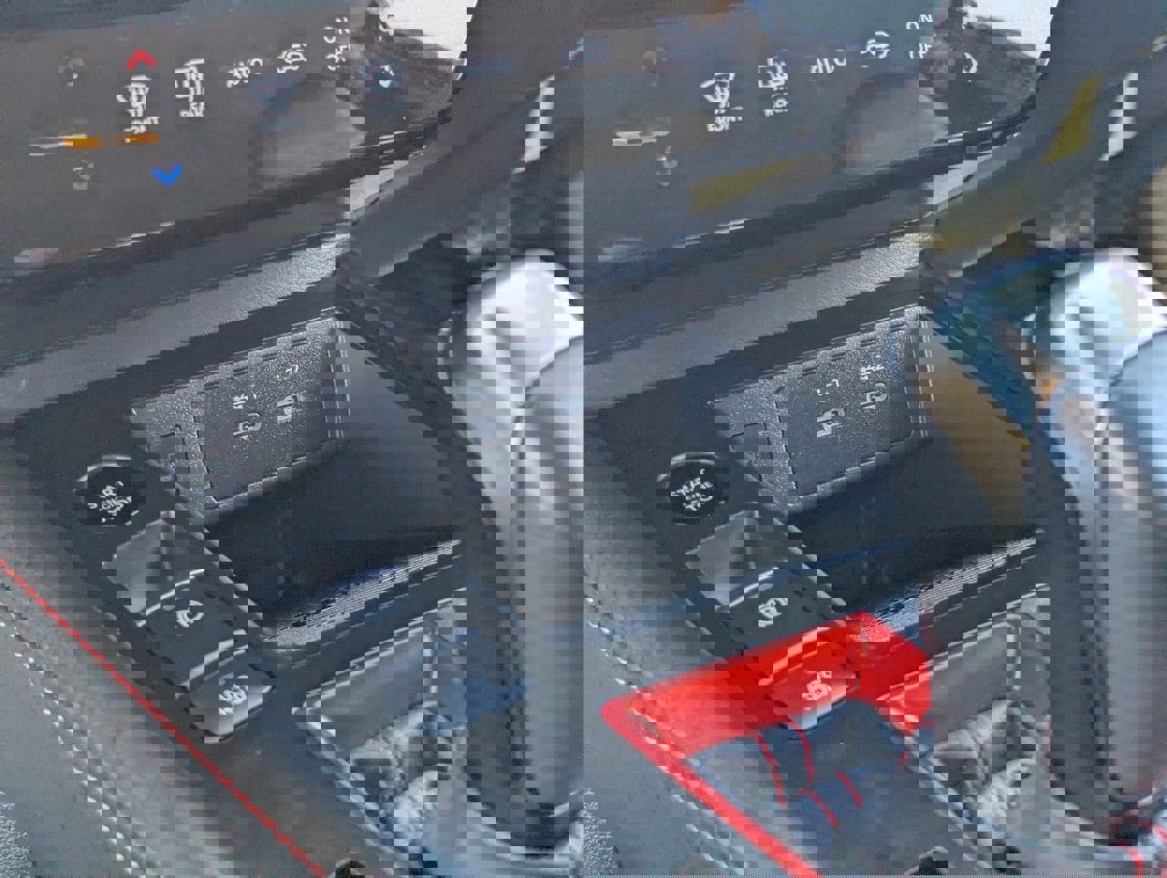 Certified 2025 Nissan Kicks SR image 26