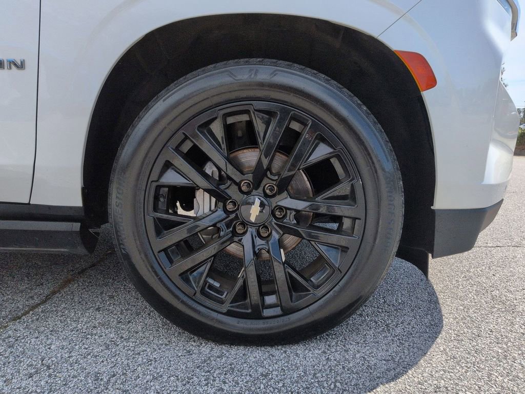 Used 2023 Chevrolet Suburban High Country image 11