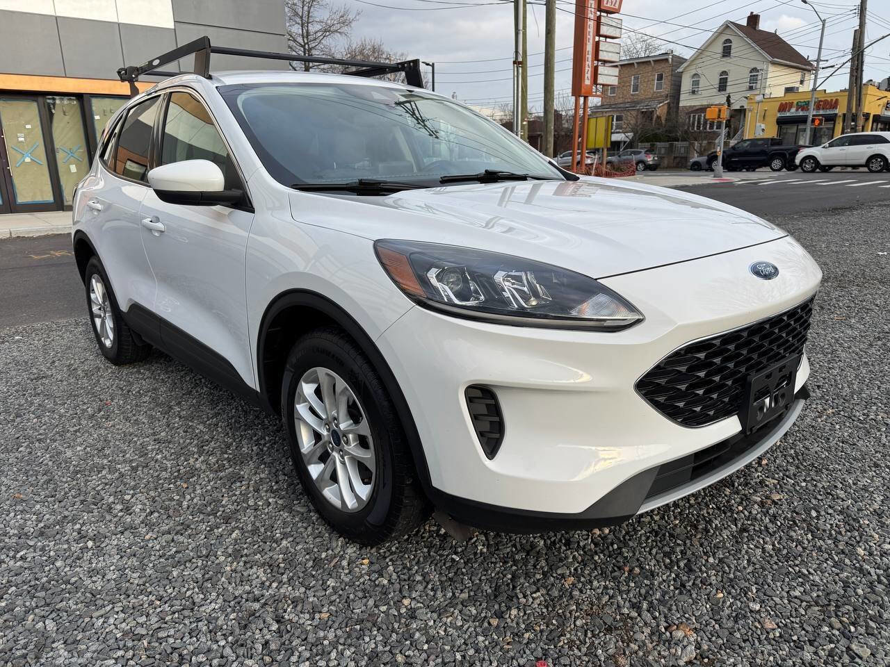 Used 2020 Ford Escape SE image 3