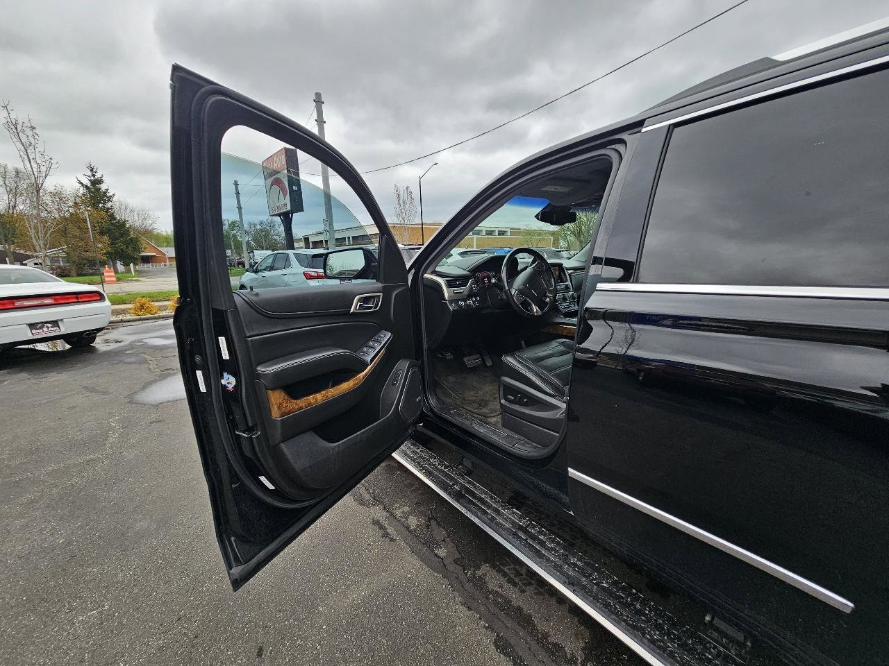Used 2015 GMC Yukon Denali w/ Touring Package image 18
