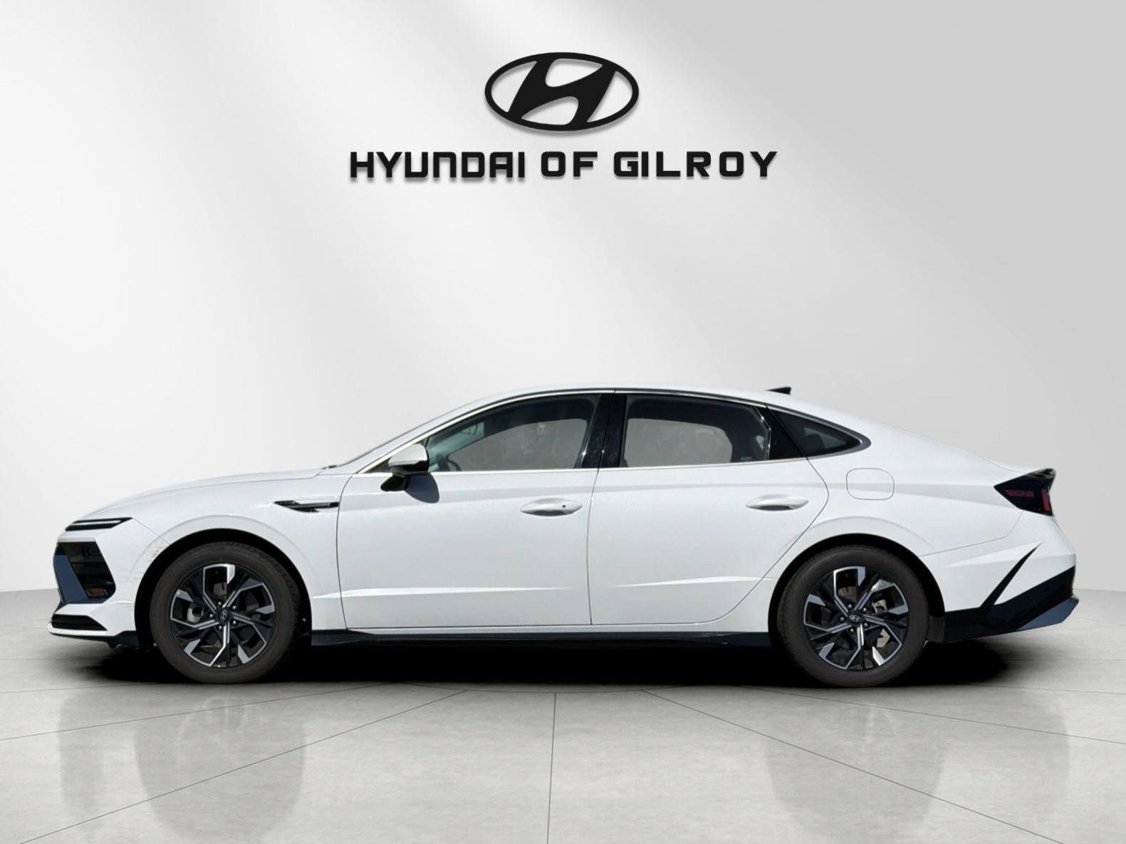 Used 2024 Hyundai Sonata SEL FWD image 2