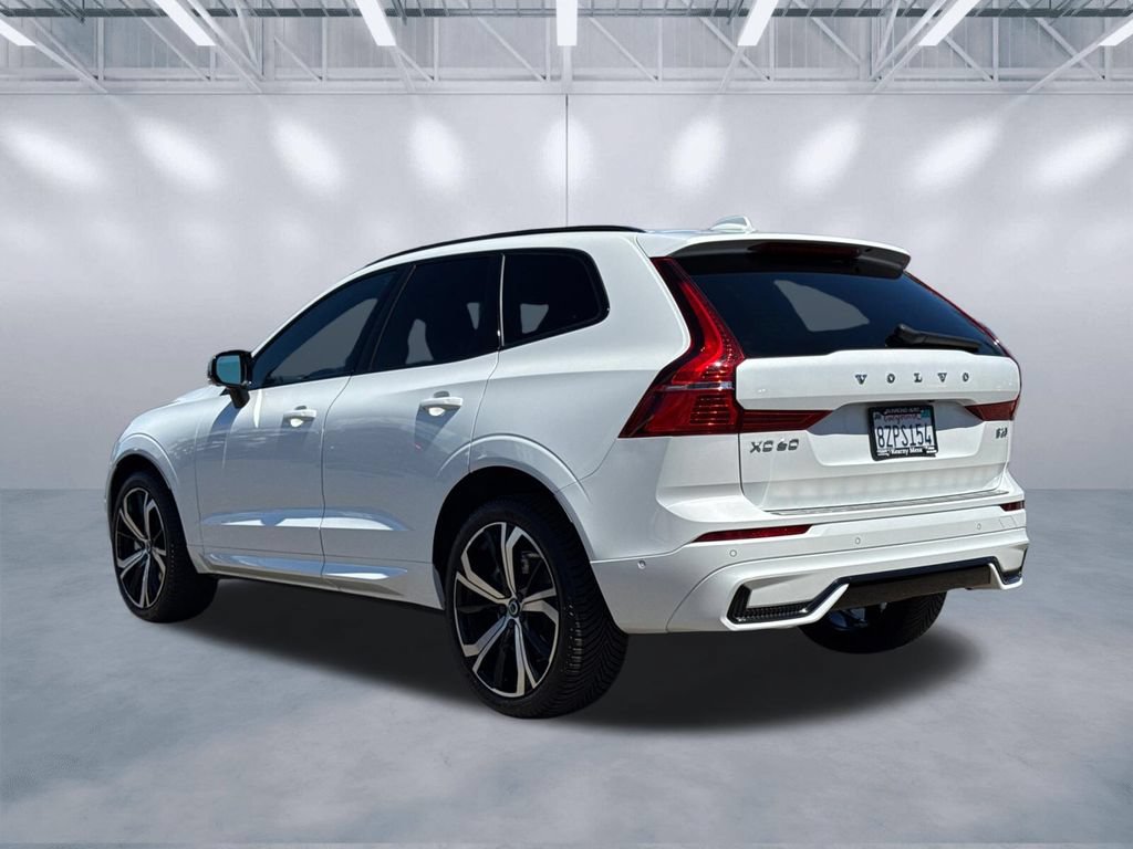 Used 2022 Volvo XC60 B6 R-Design w/ Advanced Package AWD/4WD image 4