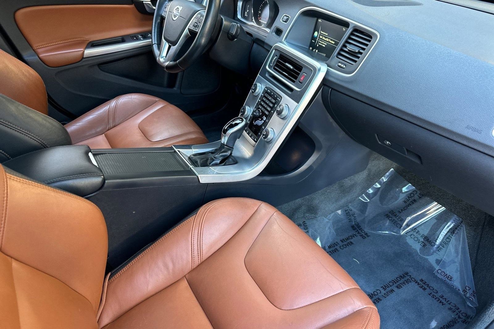 Used 2017 Volvo S60 T5 Inscription Platinum image 34