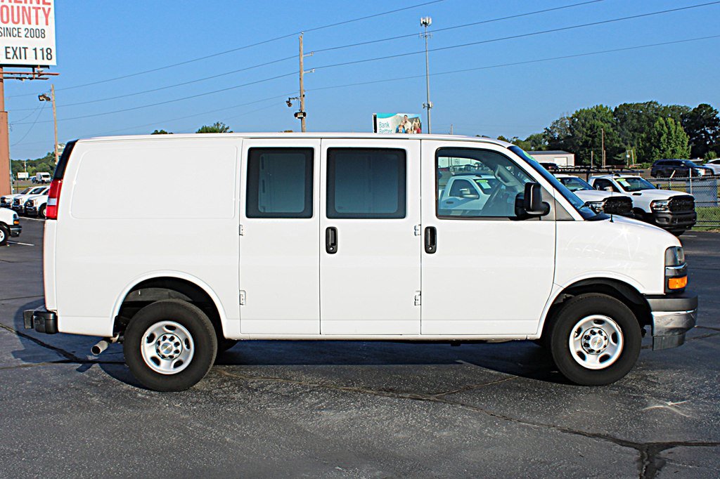 Used 2024 Chevrolet Express 2500 w/ Driver Convenience Package RWD image 7