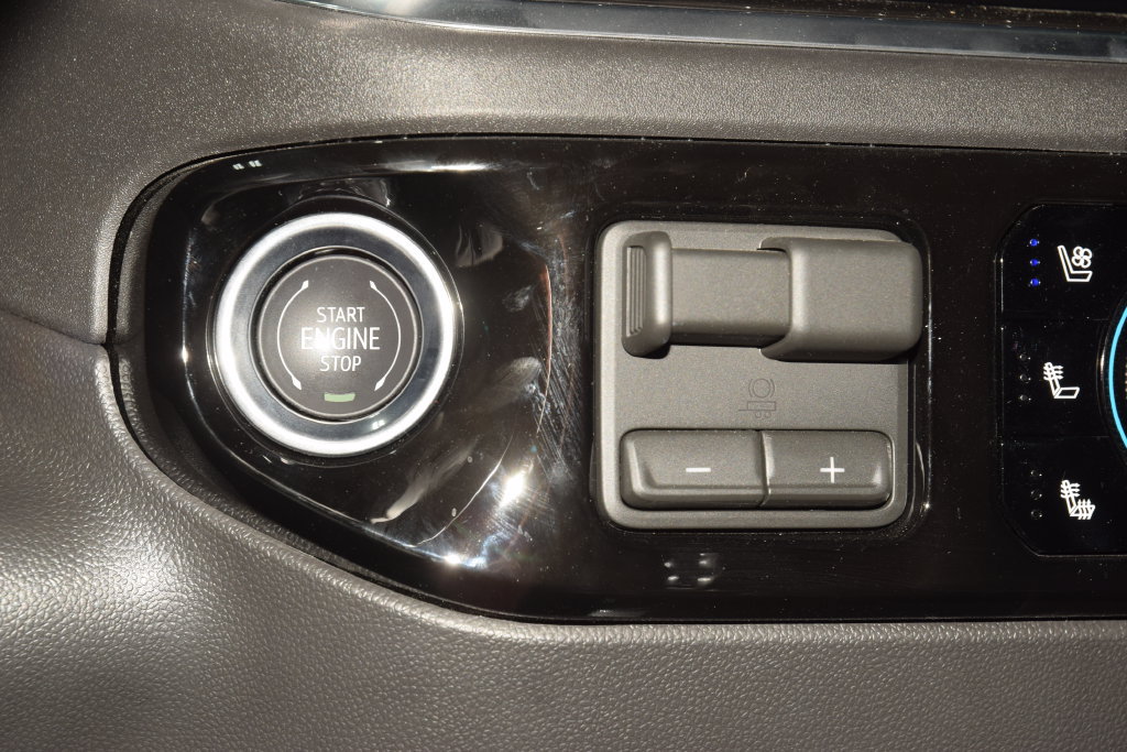 Used 2026 Chevrolet Silverado 1500 High Country w/ High Country Premium Package AWD/4WD image 35