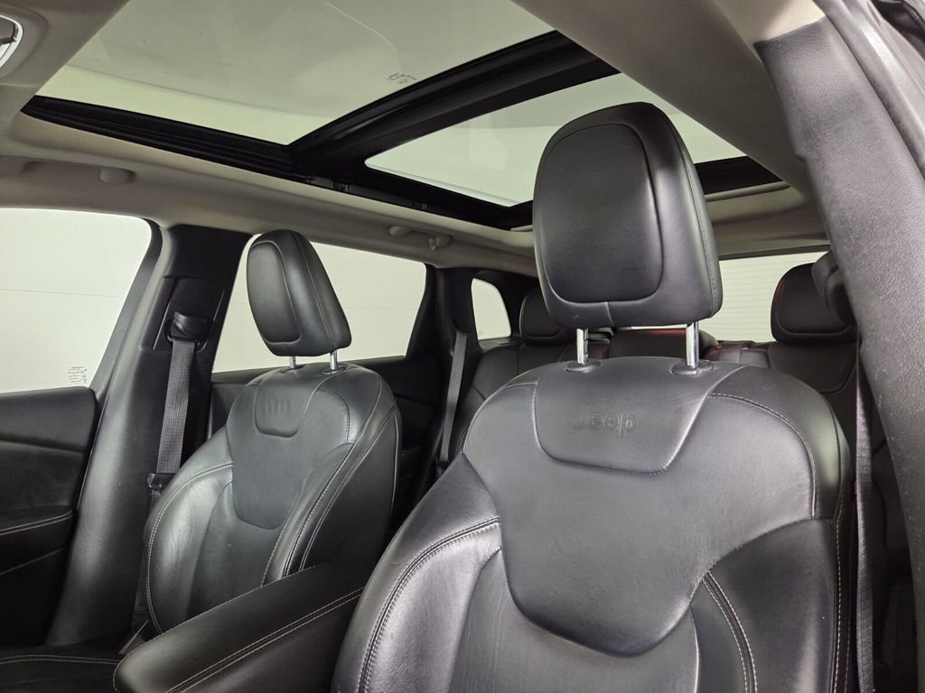 Used 2015 Jeep Cherokee Limited image 34