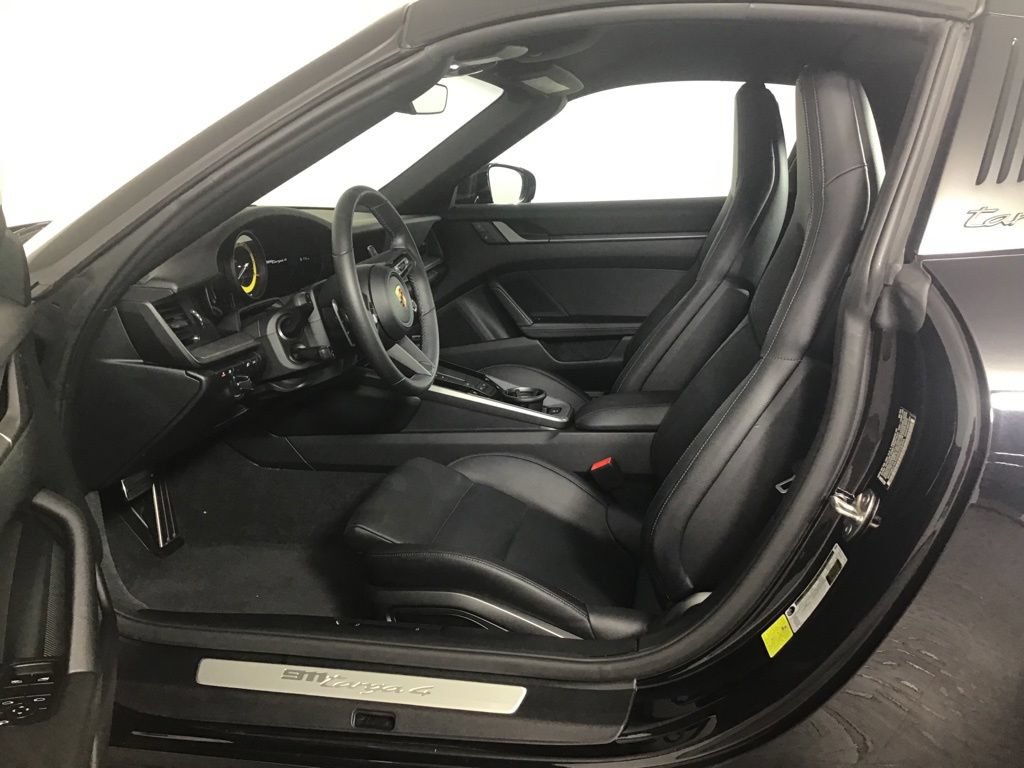 Certified 2024 Porsche 911 Targa 4 AWD/4WD image 5