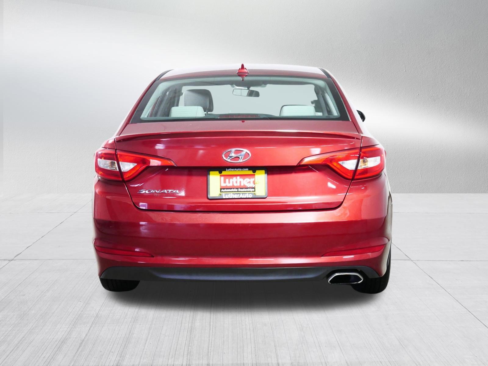 Used 2015 Hyundai Sonata SE image 6