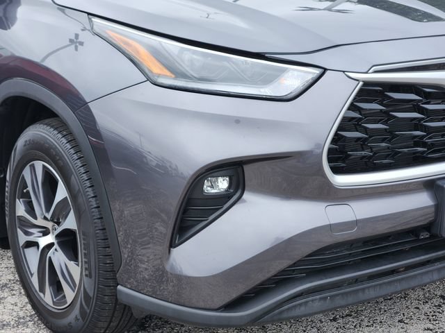 Used 2021 Toyota Highlander XLE AWD/4WD image 8