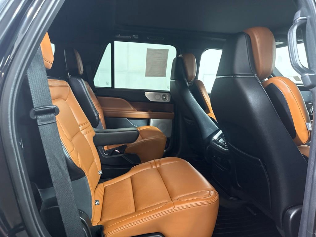 Used 2021 Lincoln Navigator Reserve w/ Luxury Package AWD/4WD image 16