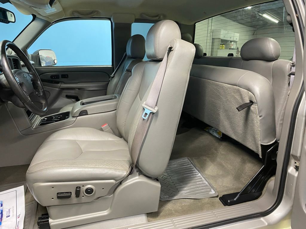 Used 2004 Chevrolet Silverado 3500 LT image 36