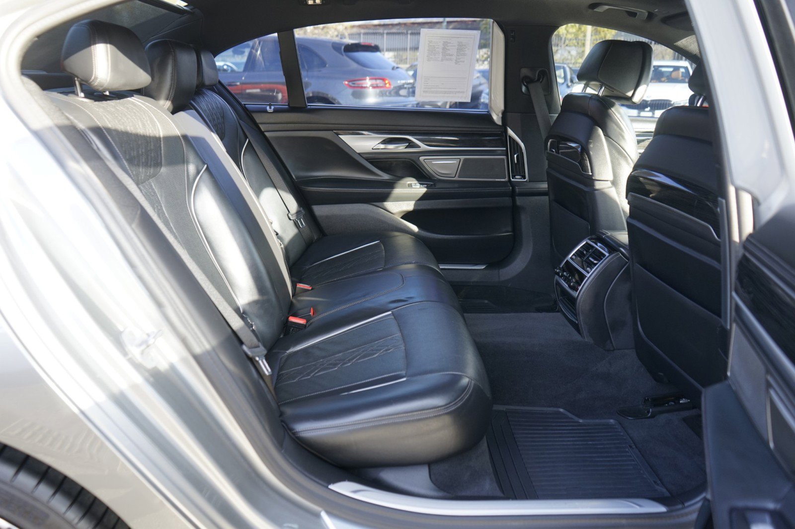 Used 2021 BMW 750i xDrive w/ Executive Package image 21