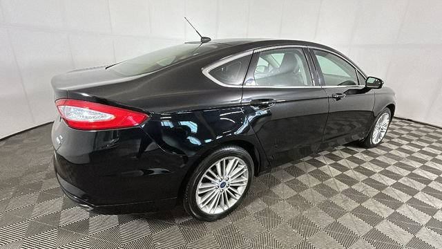 Used 2016 Ford Fusion SE w/ Equipment Group 202A AWD/4WD image 2