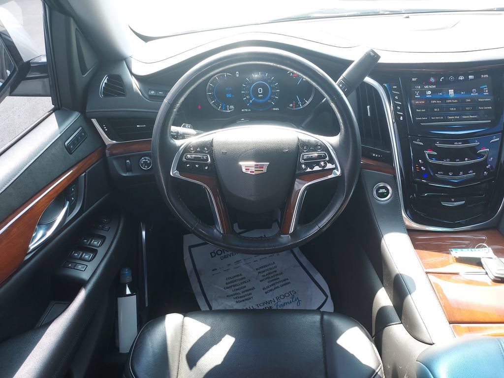 Used 2020 Cadillac Escalade ESV Luxury AWD/4WD image 16