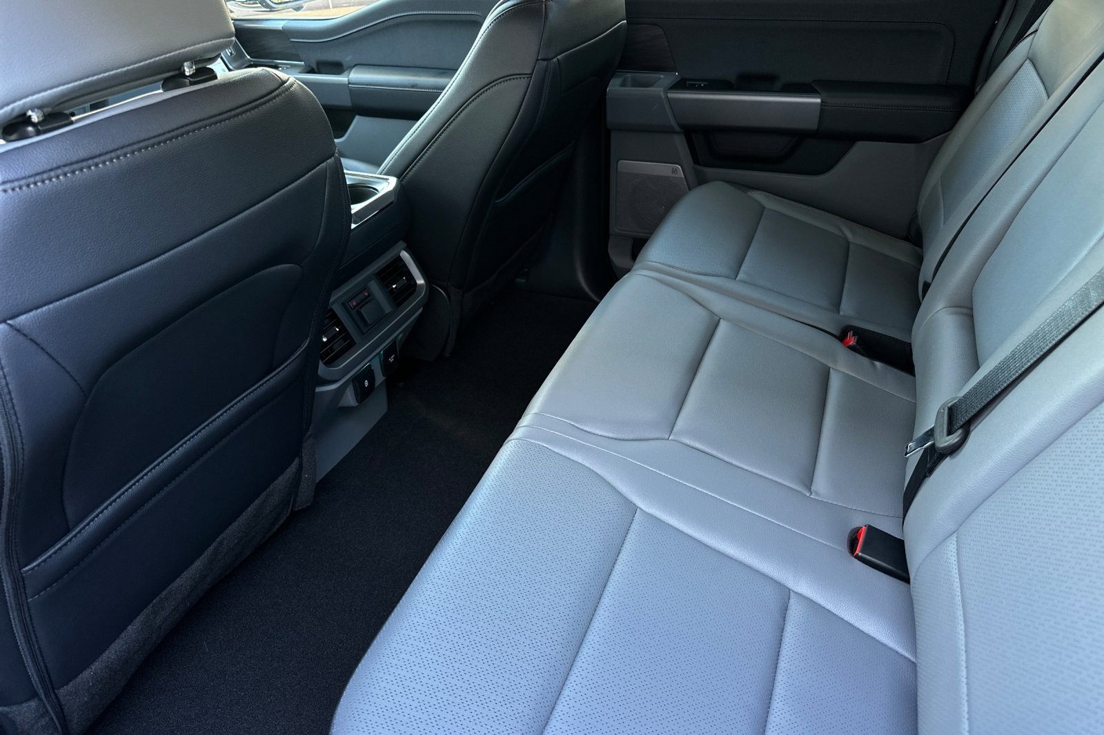 New 2025 Ford F150 Lariat w/ Equipment Group 502A High image 11