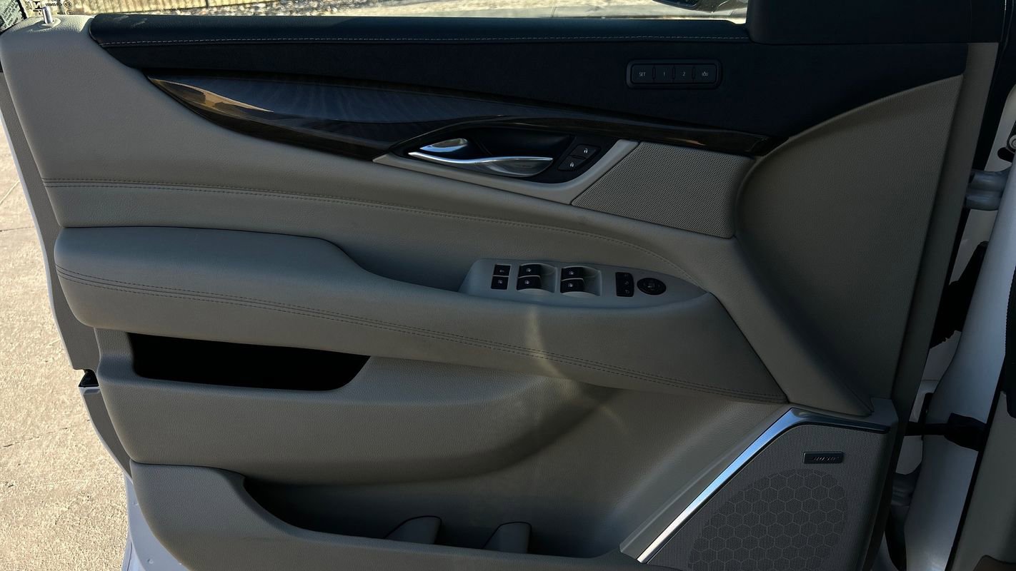 Used 2019 Cadillac Escalade ESV Luxury image 24