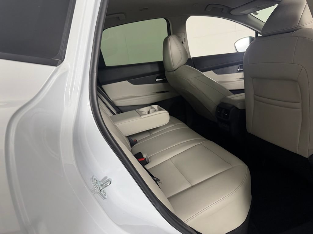 Used 2025 Nissan Murano SV AWD/4WD image 32