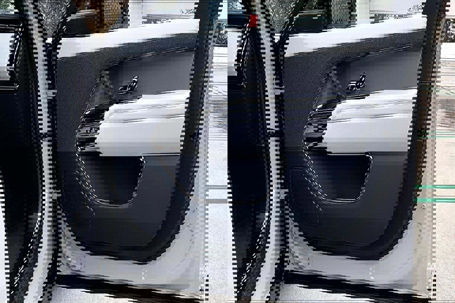 Used 2025 Land Rover Range Rover Sport image 28