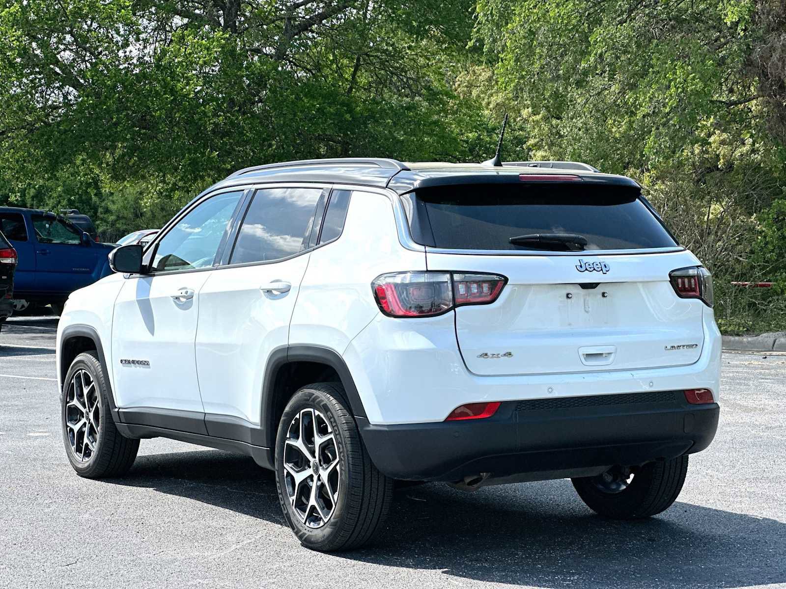 Used 2025 Jeep Compass Limited AWD/4WD image 13