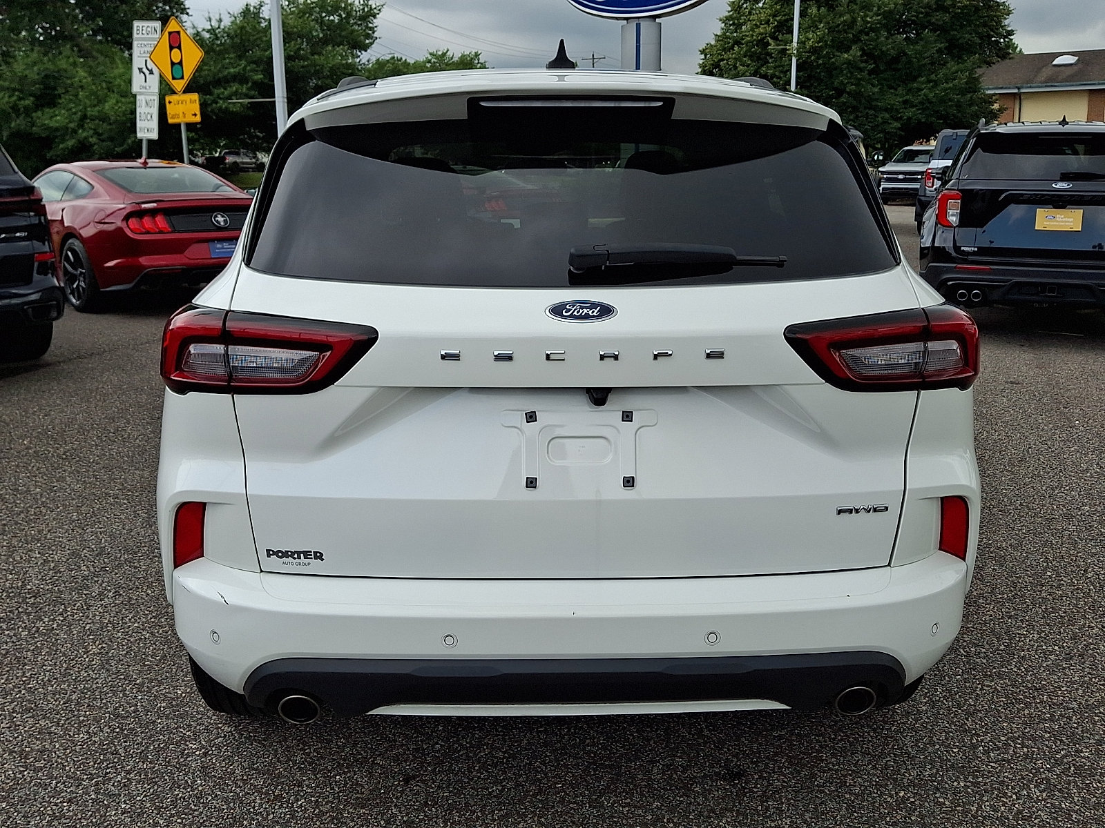 Certified 2023 Ford Escape ST-Line w/ Tech Pack #1 AWD/4WD image 9