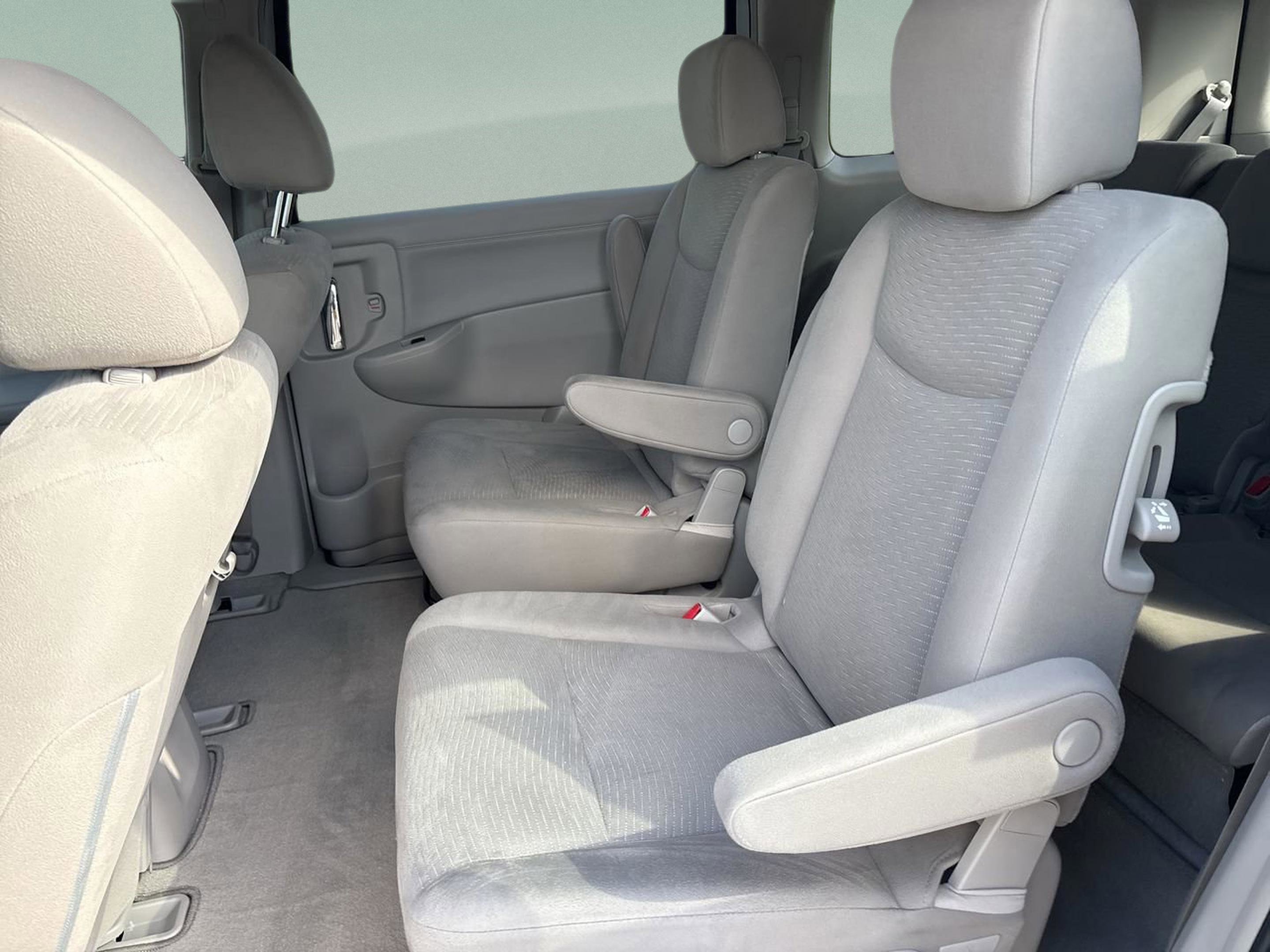 Used 2014 Nissan Quest S FWD image 18
