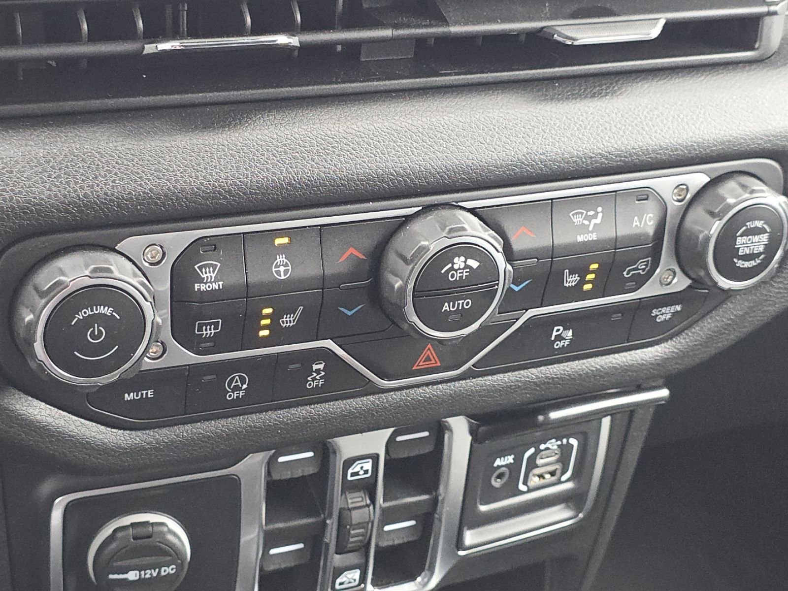 Used 2024 Jeep Wrangler Sport S image 5