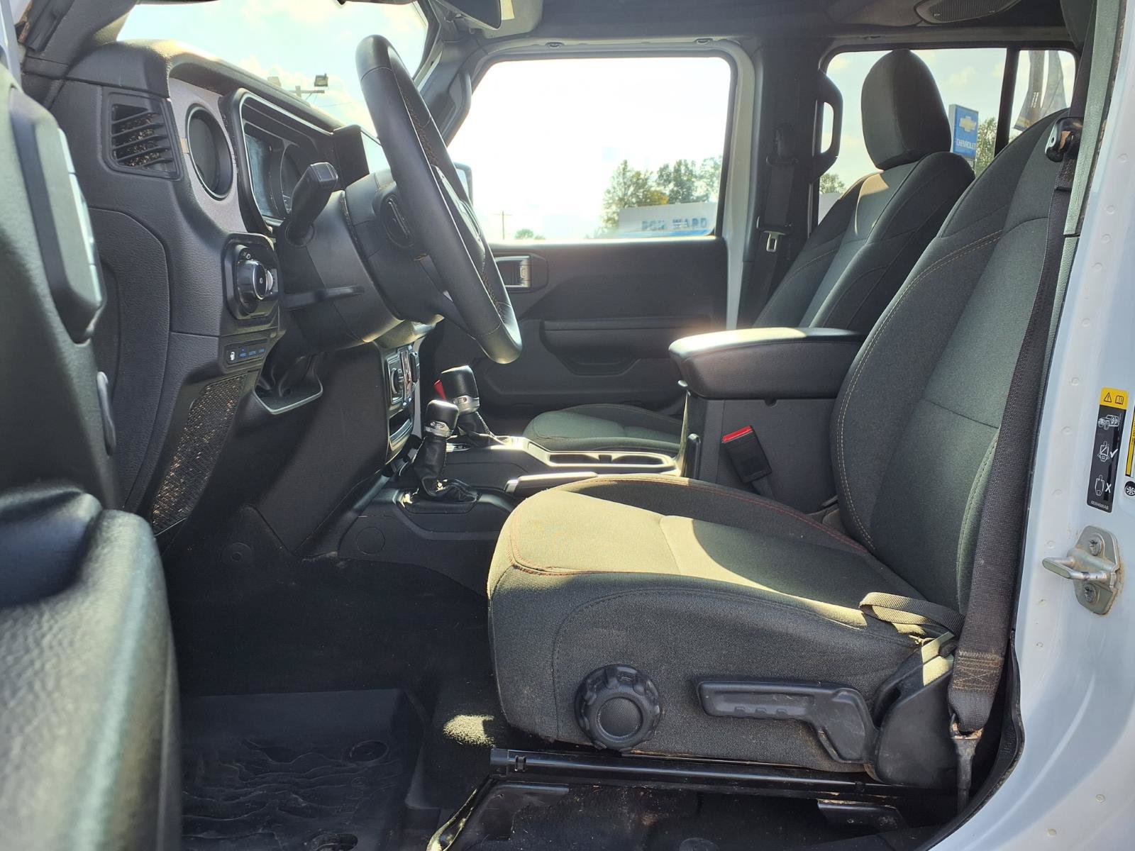 Used 2024 Jeep Wrangler Unlimited w/ Convenience Group AWD/4WD image 5