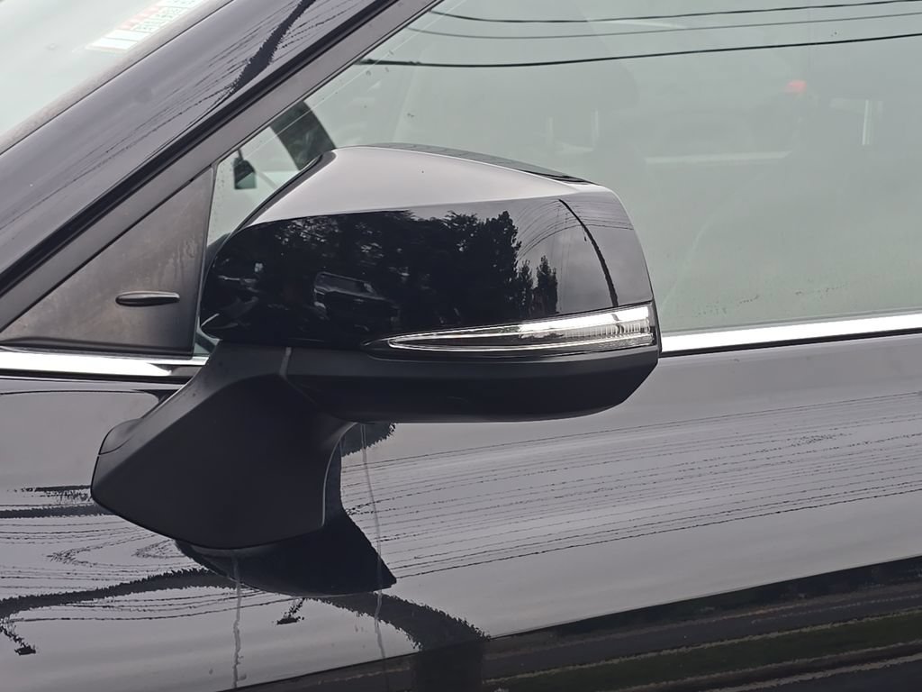 Used 2023 Toyota Highlander XLE AWD/4WD image 9