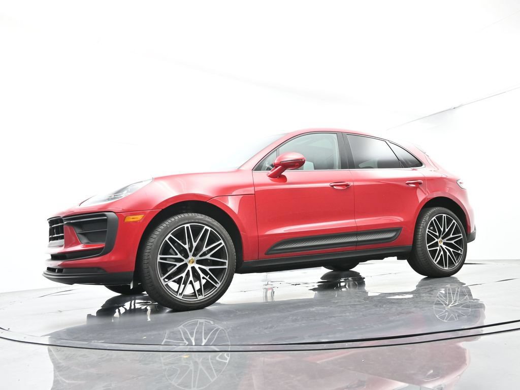 Certified 2025 Porsche Macan AWD/4WD image 46
