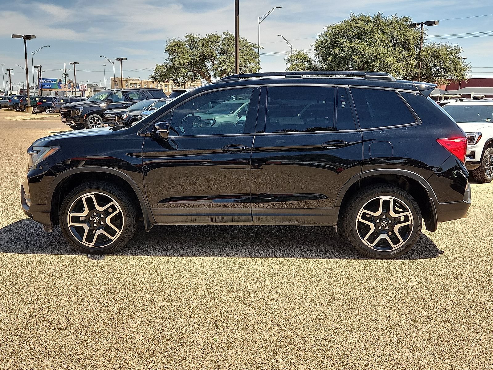 Used 2023 Honda Passport Elite image 2