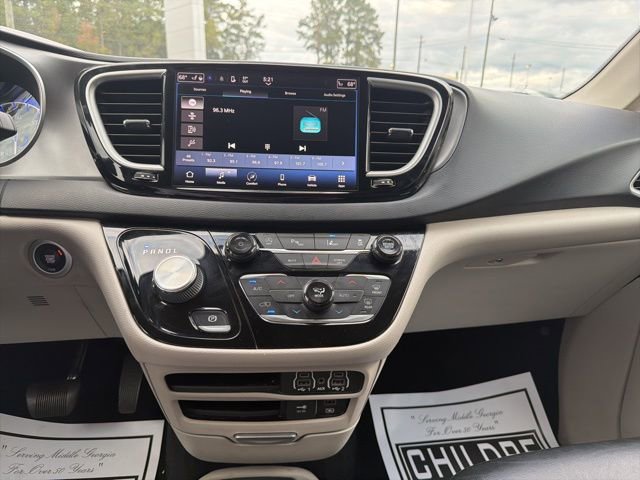 Used 2022 Chrysler Pacifica Touring-L image 20
