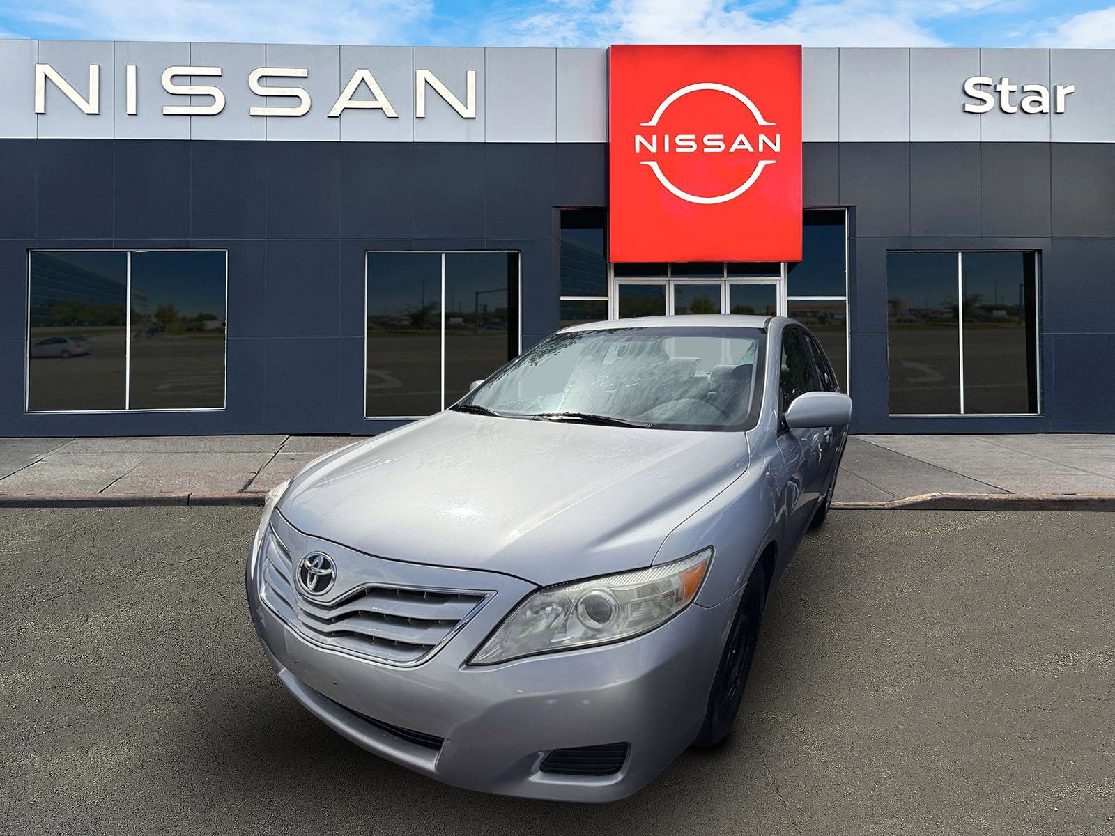 Used 2010 Toyota Camry FWD image 2