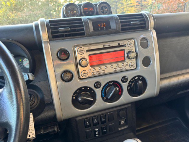 Used 2014 Toyota FJ Cruiser 4WD w/ Upgrade Package image 21