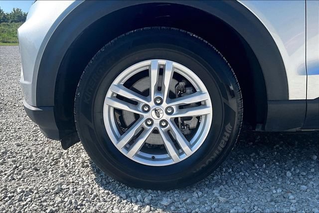 Used 2024 Ford Explorer XLT w/ Equipment Group 202A AWD/4WD image 8