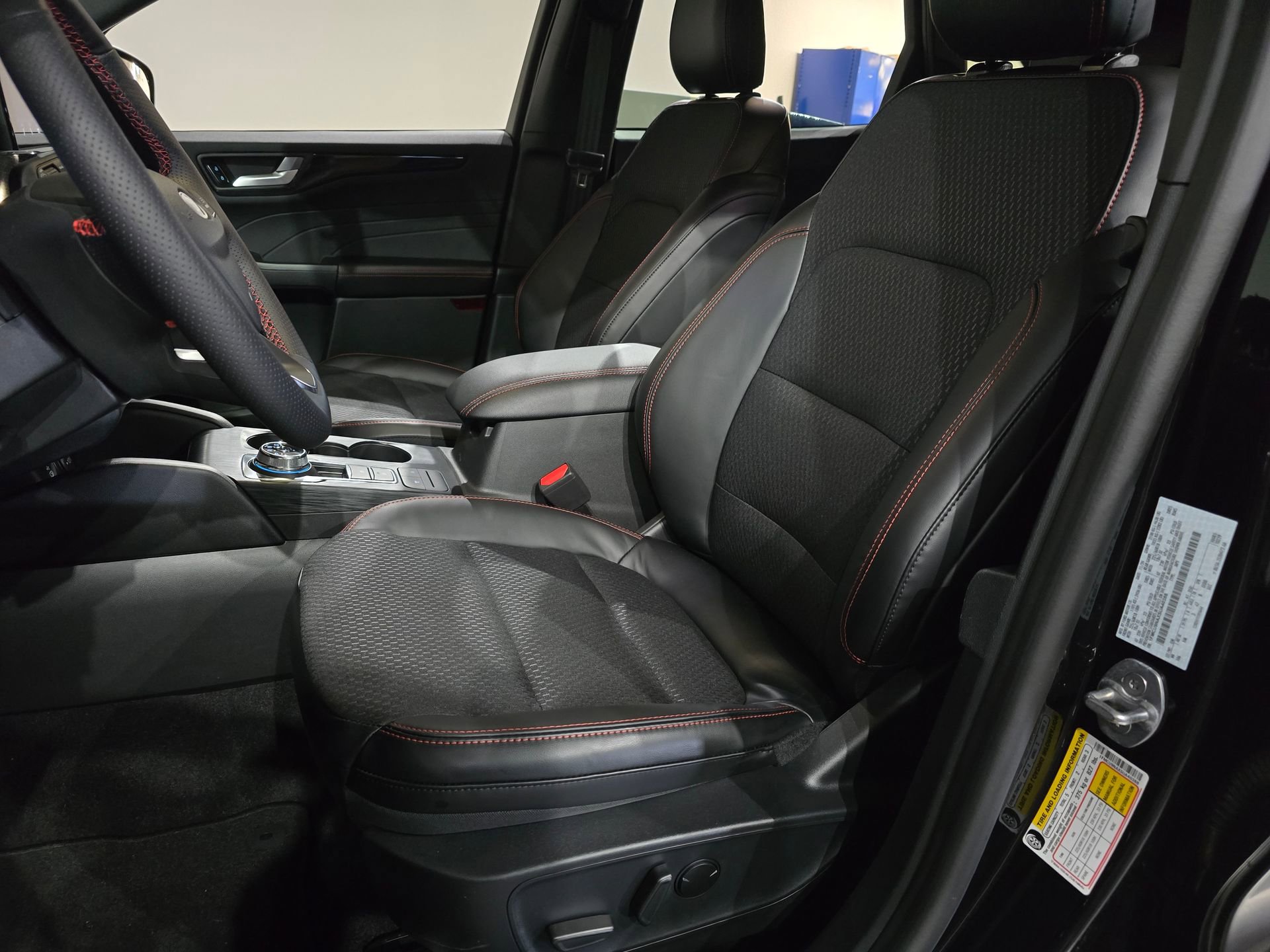 New 2025 Ford Escape ST-Line w/ Tech Pack #1 AWD/4WD image 23