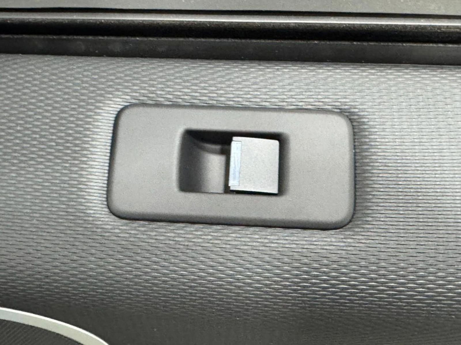 New 2026 Land Rover Discovery Dynamic SE image 21