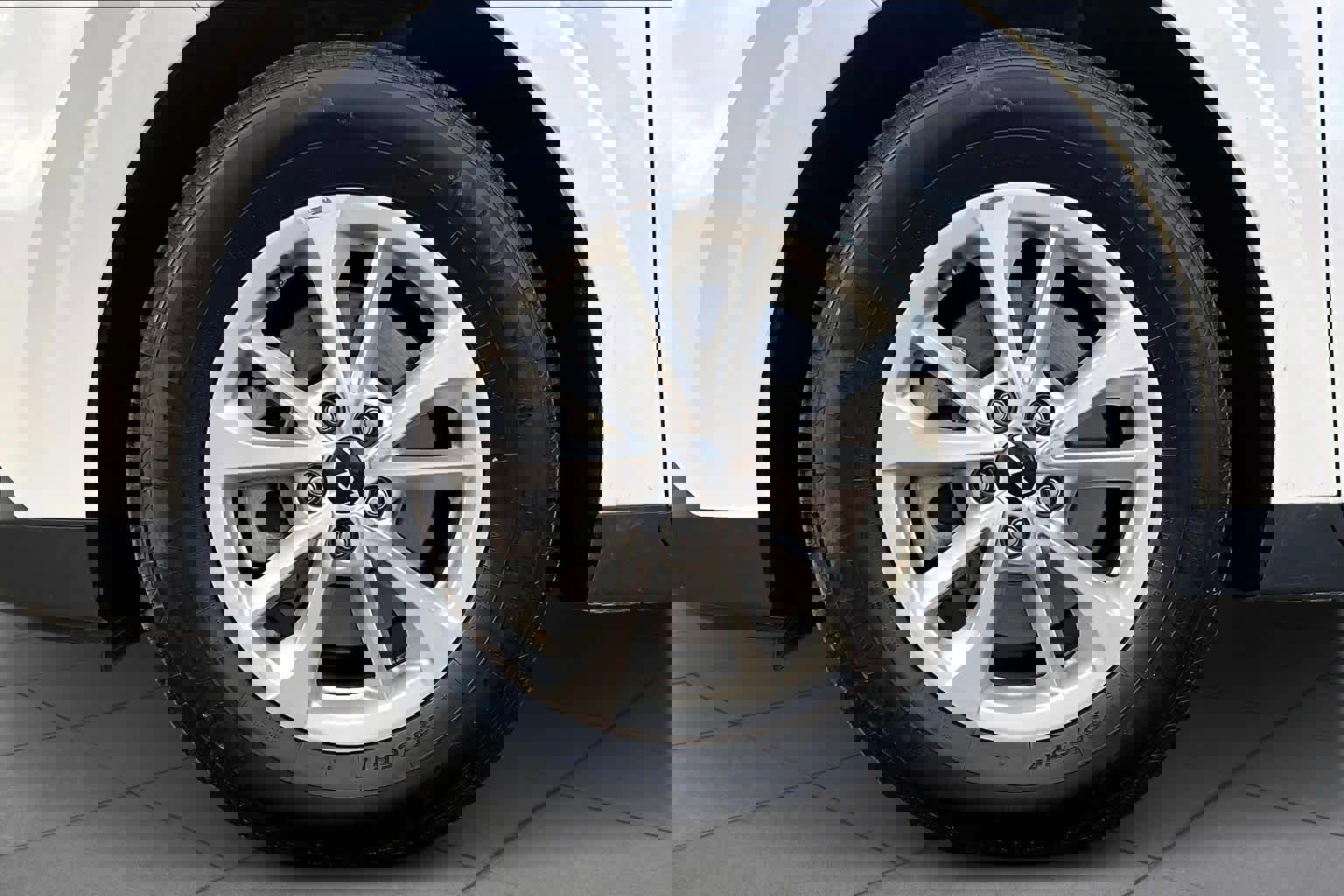 Used 2024 Kia Carnival LX image 10