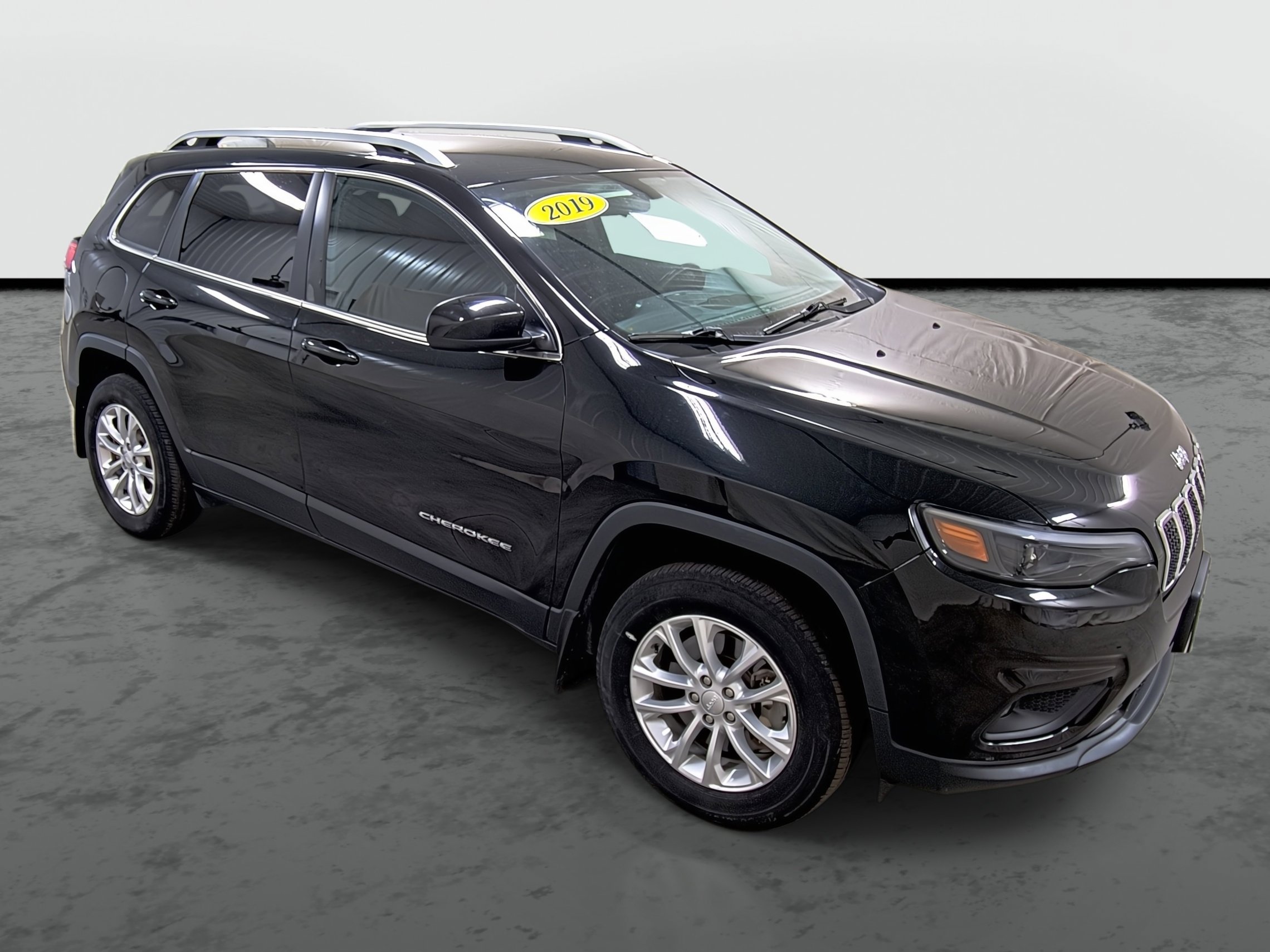 Used 2019 Jeep Cherokee Latitude w/ Cold Weather Group image 5