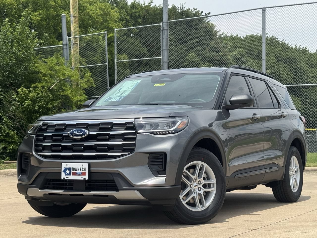 New 2026 Ford Explorer Active AWD/4WD image 2