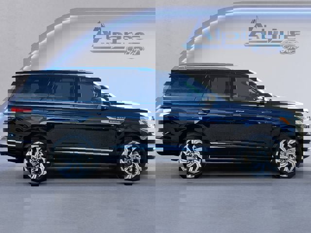 Used 2022 Lincoln Navigator 4WD image 6