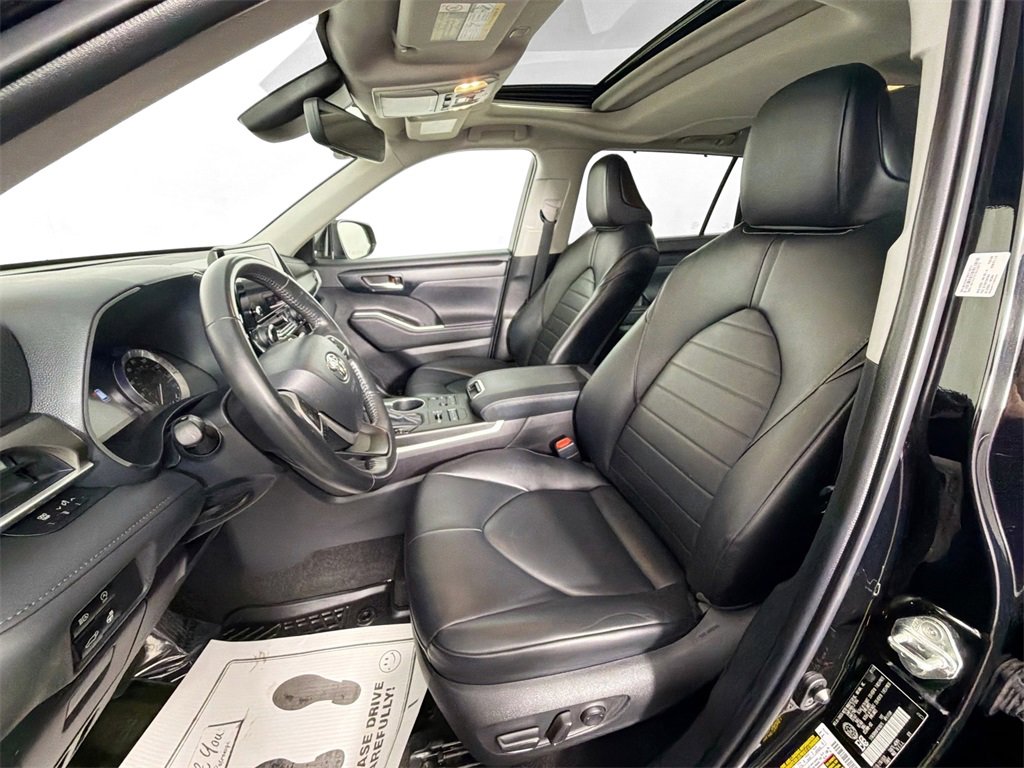 Used 2023 Toyota Highlander L image 19