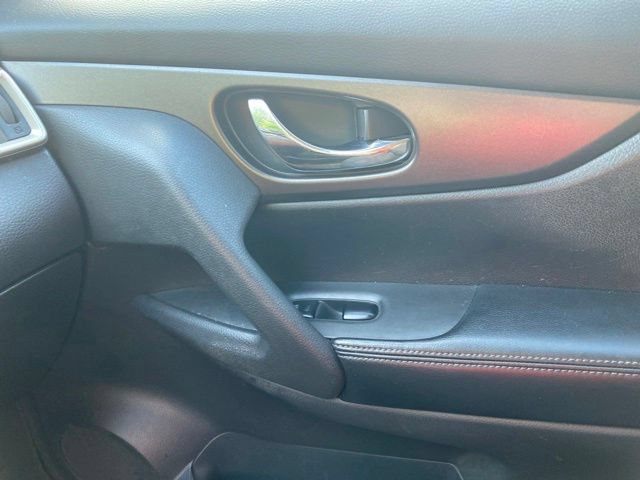 Used 2016 Nissan Rogue S AWD/4WD image 22