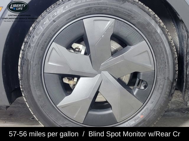 Used 2025 Toyota Prius LE image 10