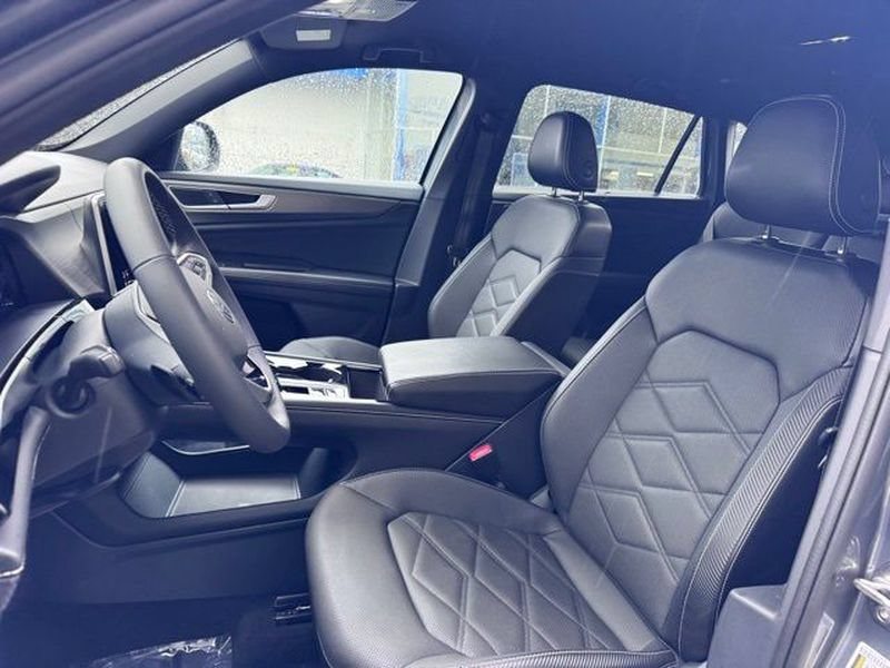 Used 2024 Volkswagen Atlas Cross Sport SE AWD/4WD image 8