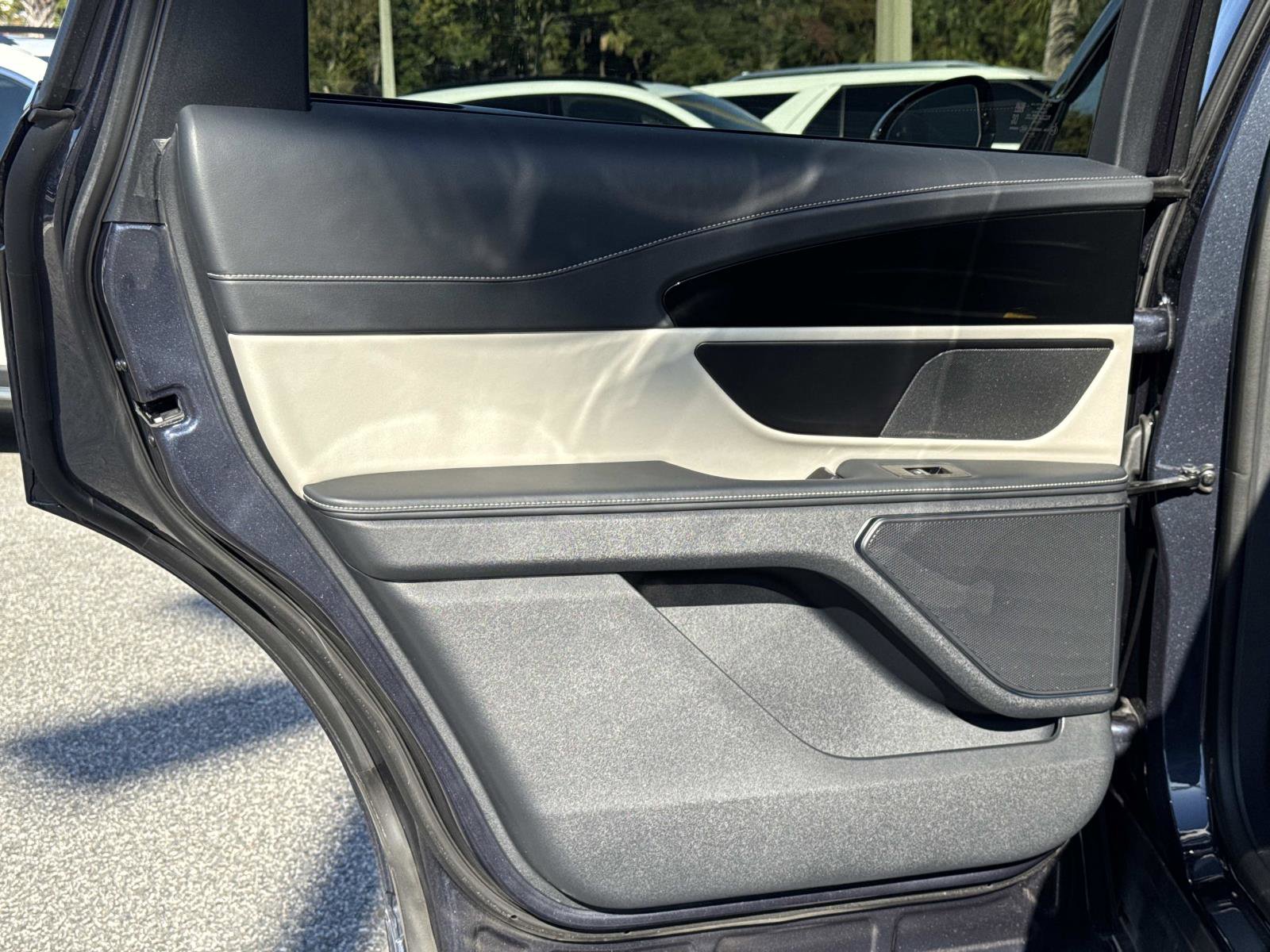 Used 2024 Lincoln Nautilus Reserve image 13