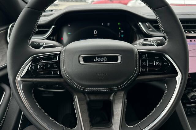 New 2023 Jeep Grand Cherokee Overland w/ Luxury Tech Group IV AWD/4WD image 23