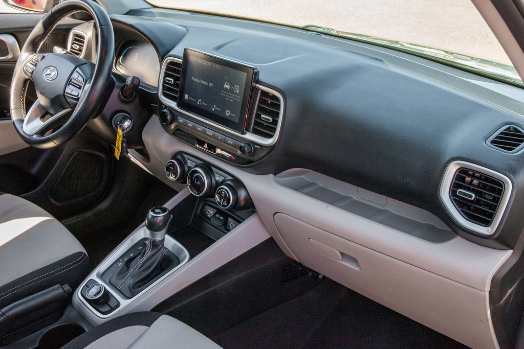 Used 2023 Hyundai Venue SEL image 11