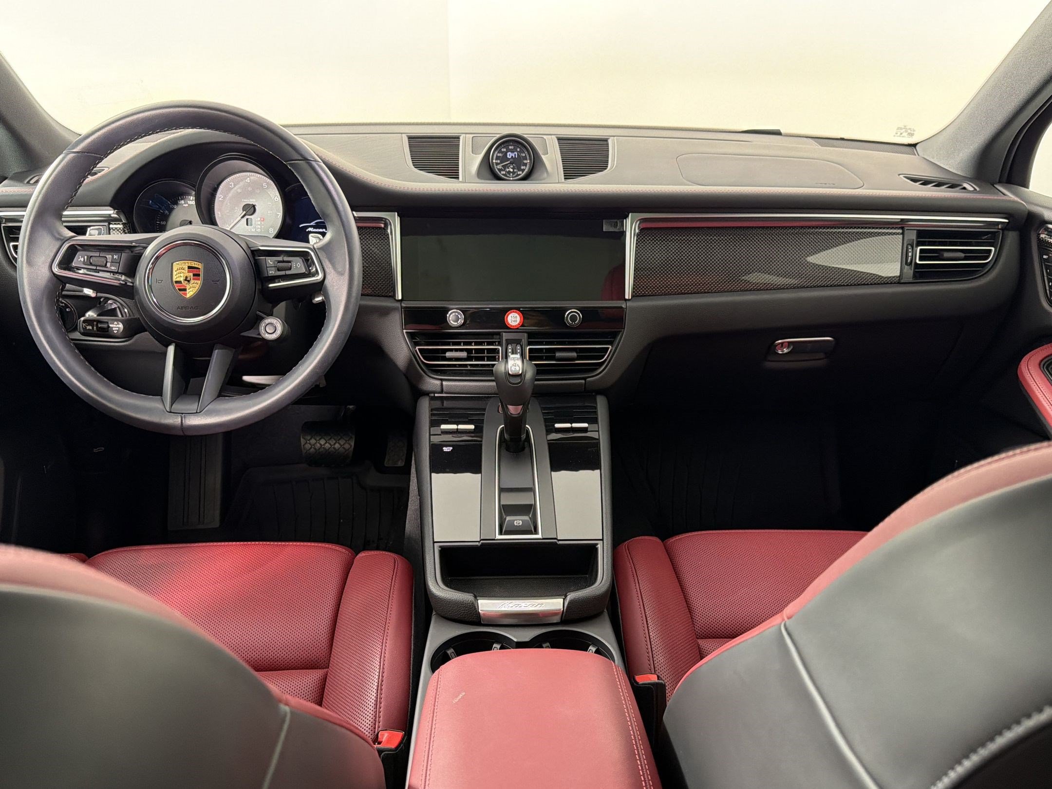 Certified 2024 Porsche Macan S AWD/4WD image 17