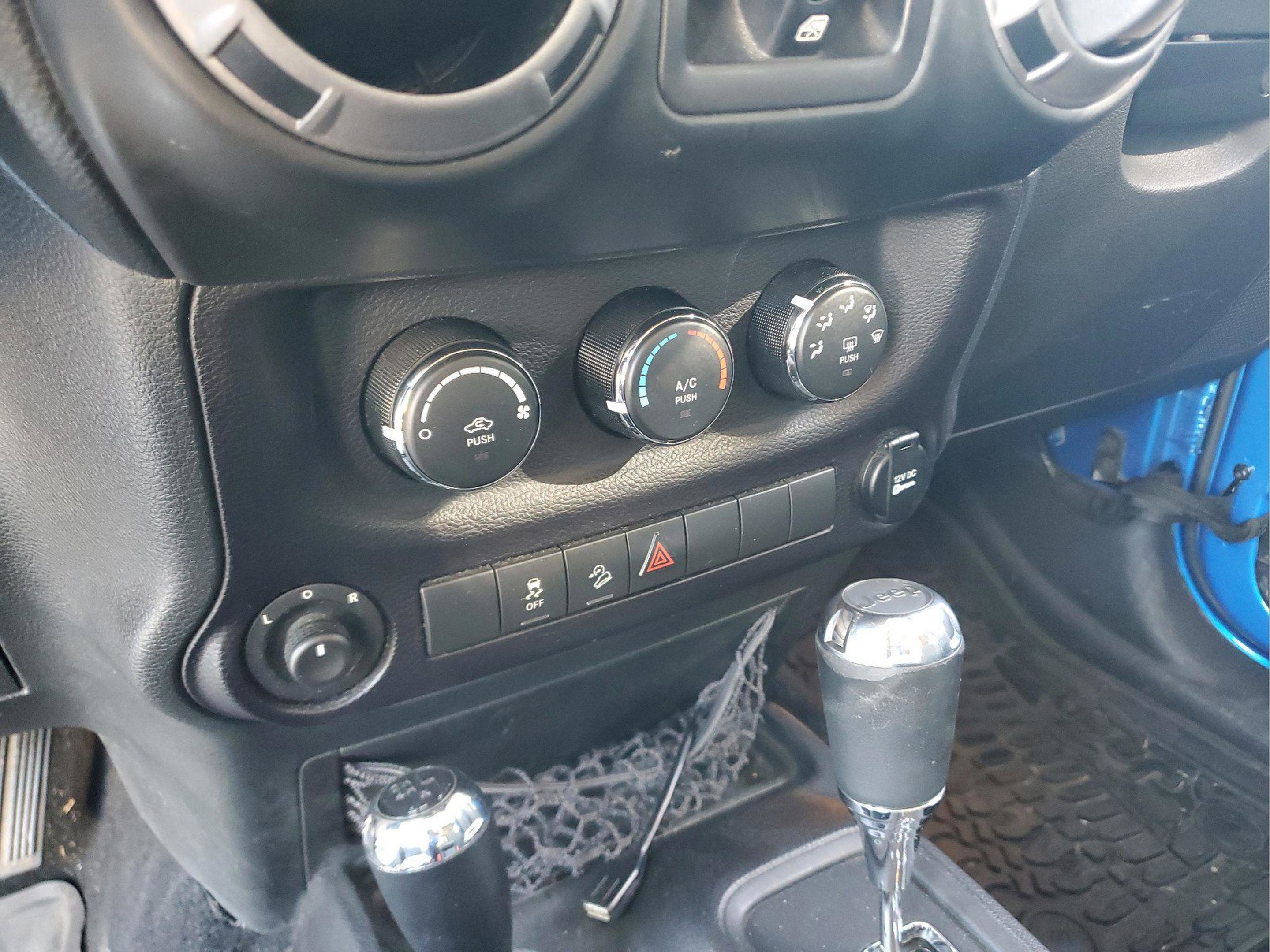 Used 2015 Jeep Wrangler Unlimited Sport AWD/4WD image 18
